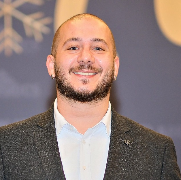 Redif Ekinci yazar fotoğrafı