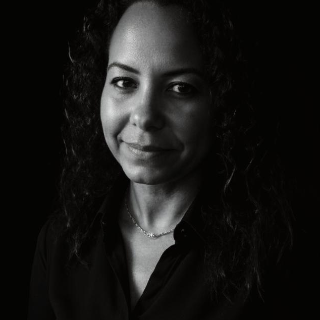 Ece Balcı yazar fotoğrafı