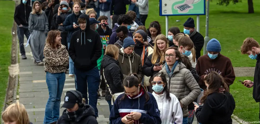 İngiltere’de menenjit alarmı: Üniversiteliler arasında yayılıyor