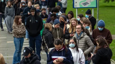 İngiltere’de menenjit alarmı: Üniversiteliler arasında yayılıyor