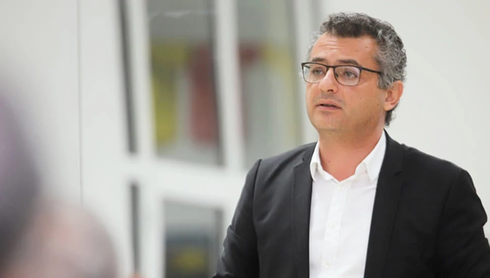 Erhürman’dan hükümete tepki: “Cumhurbaşkanlığı sessiz kalmaz” Cumhurbaşkanı Tufan Erhürman, hayat pahalılığı ödeneğinin 9 ay süreyle durdurulmasını