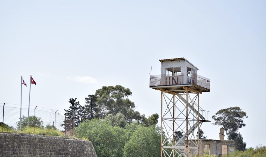 Yiğitler Burcu bölgesinde bulunan siviller, güney yönünden gelen bir grubun
